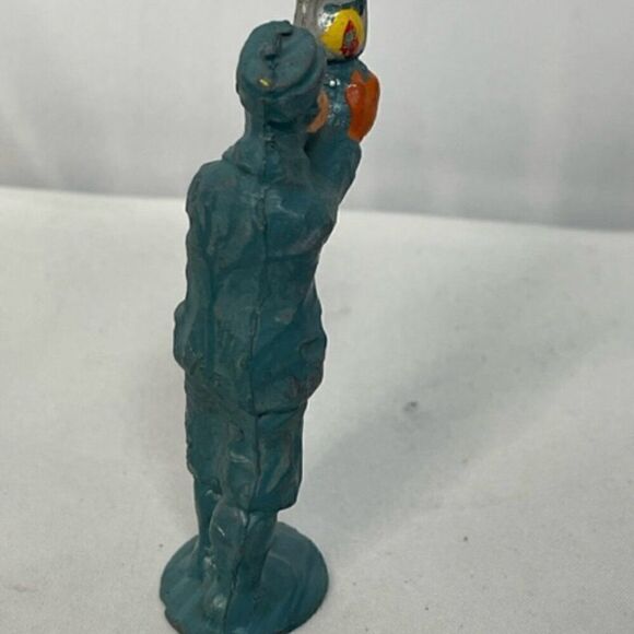 Vintage MANOIL 3.5" Figurine Lead Toy 41/16 Man Blowing Out Lantern - Picture 2 of 5
